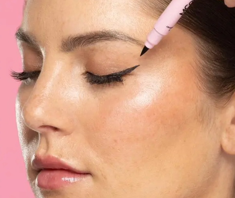 MCoBeauty Mini Winged Eyeliner Black