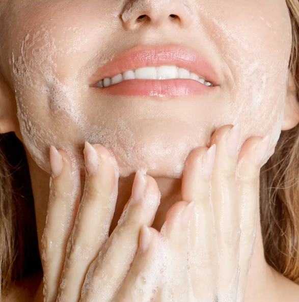 Turmeric Glow Foaming Cleanser