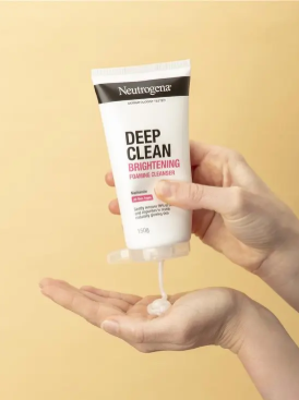 Neutrogena Deep Clean Brightening Foaming Cleanser 150g